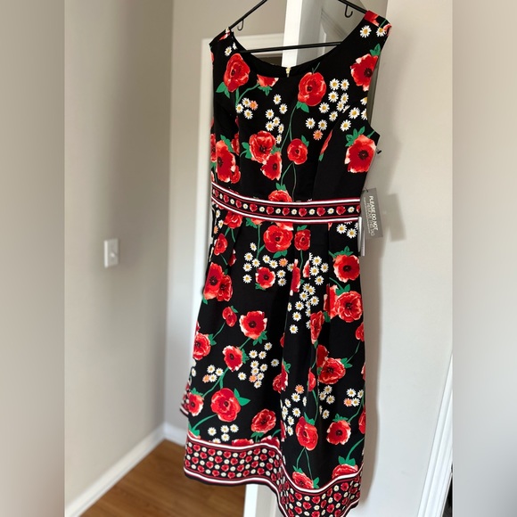 Black Dress in Printed Pattern - Picture 2 of 3